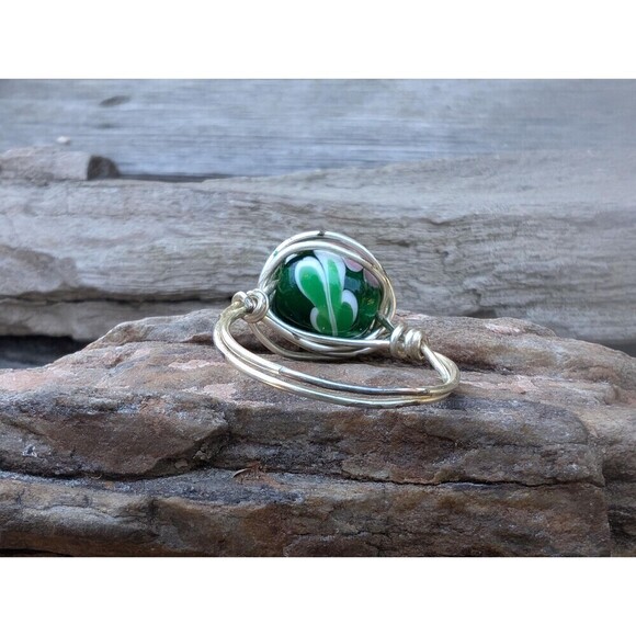 Vintage Flower Glass Ring, Size 10 1/2 Ring - Picture 3 of 10